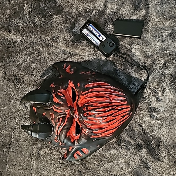 Light Up Devil Childs Costume - Picture 5 of 5